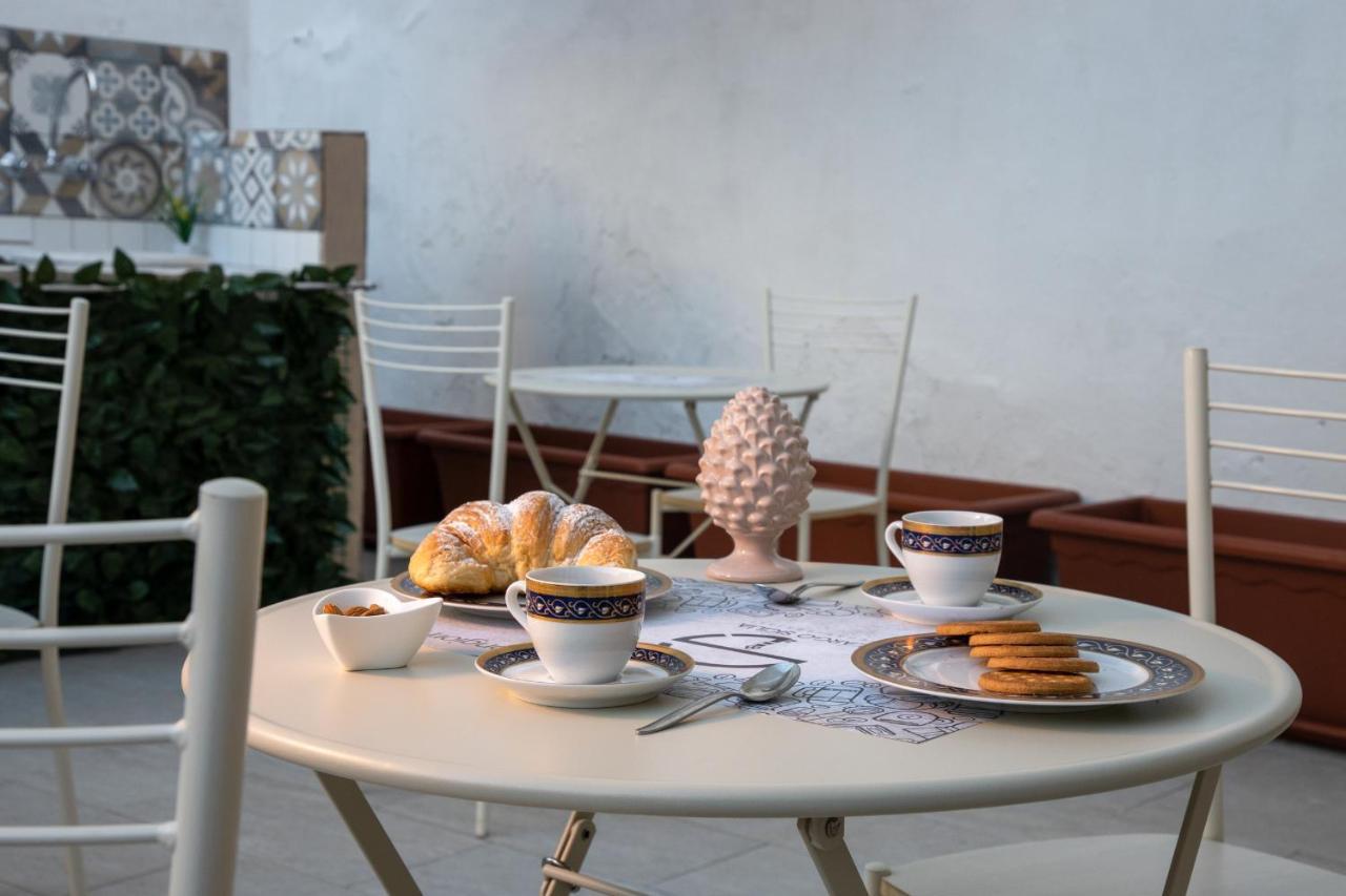 Largo Sicilia B&B อาโวลา ภายนอก รูปภาพ